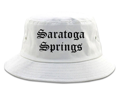 Saratoga Springs New York NY Old English Mens Bucket Hat White